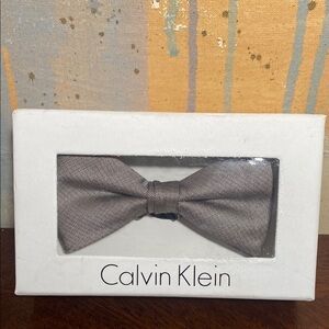 Calvin Klein Mens Grayish Stylish Warehouse Pre Tied Bow Tie Size ACC